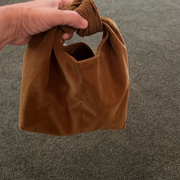 Elegant Tan Shoulder Bag for Women - Picture 2 of 2